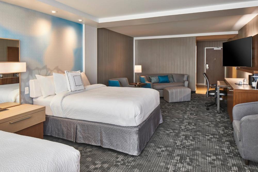 Suite, 2 Queen, Sofa bed interior